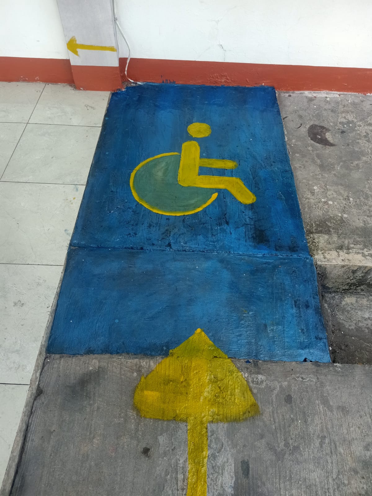 Aksesibilitas bagi dissabilitas dan tempat duduk prioritas